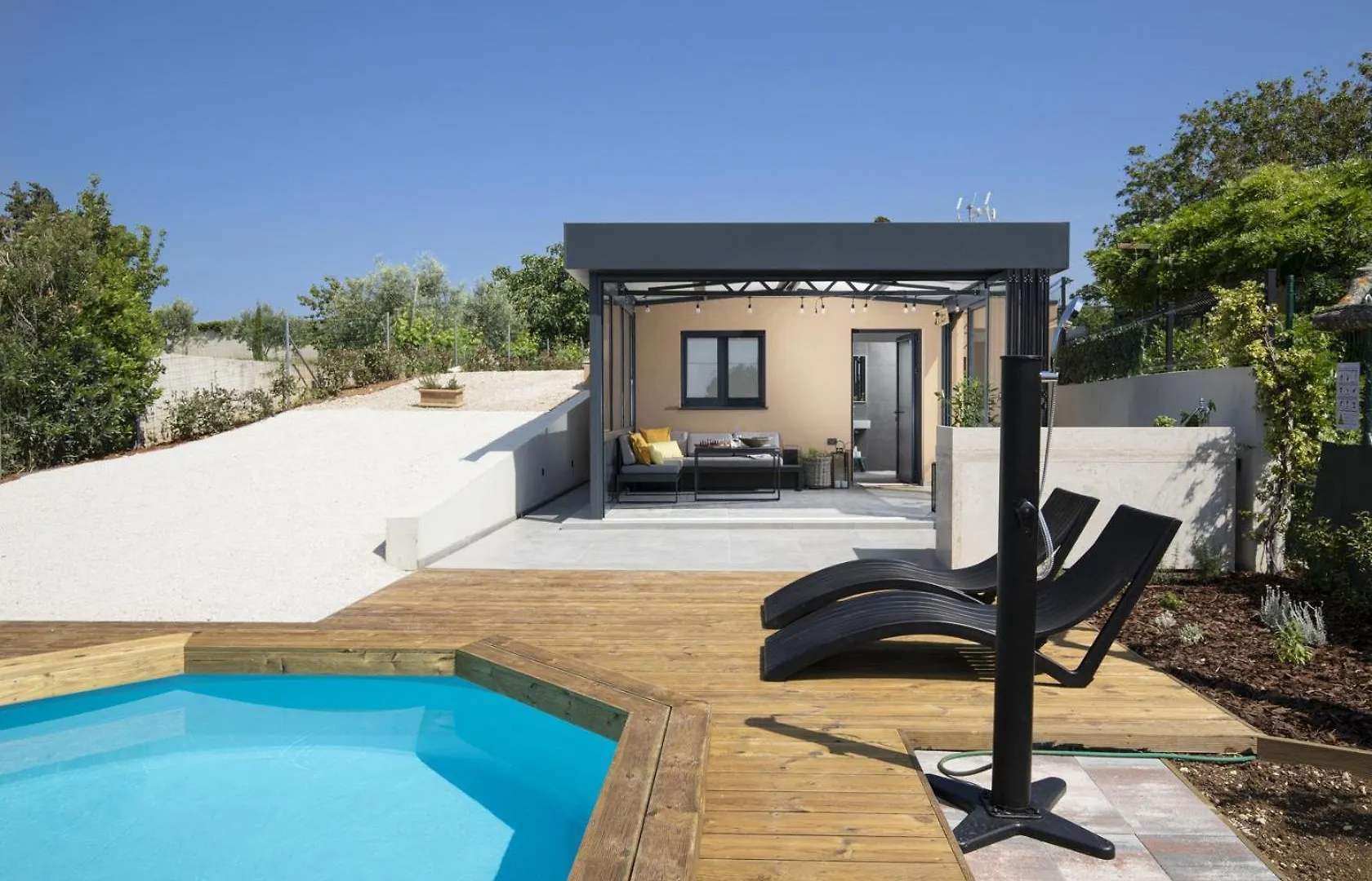 Beach House Olive - Ground Floor House For 2 People With Private Beach Near Medulin Pomer 0*,  Croácia